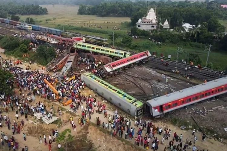 Kecelakaan Kereta Api Di India Tewaskan Ratusan Penumpang Begini