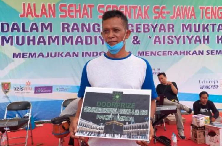 Tukang bersih-bersih mendapat hadiah umrah berkat ikut jalan sehat Muhammadiyah