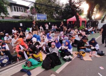 Demo di gedung KPU