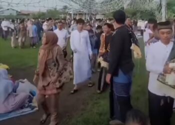 Jemaah bubar di tengah khotbah salat id