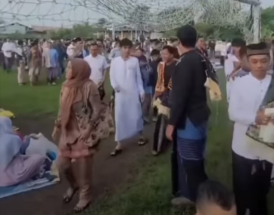 Jemaah bubar di tengah khotbah salat id