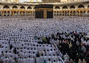 sholat depan ka'bah