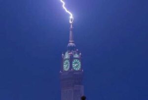 Masjidil Haram hujan saat shalat isya
