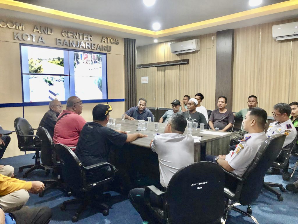 Demo Supir Angkot di Banjarbaru