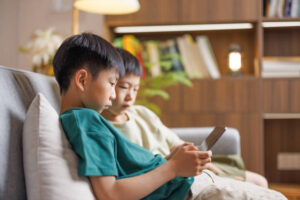 Australia Larang Anak Main Medsos