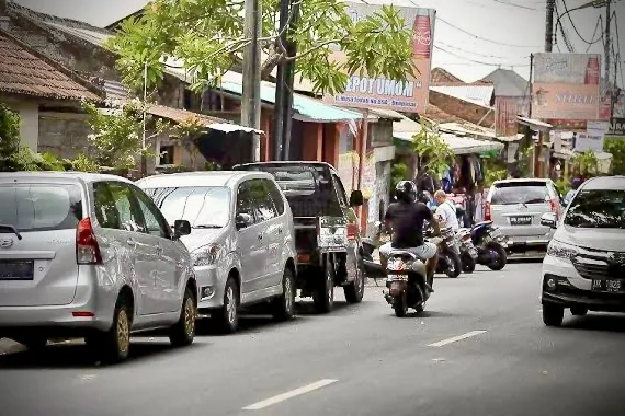 Parkir sembarangan