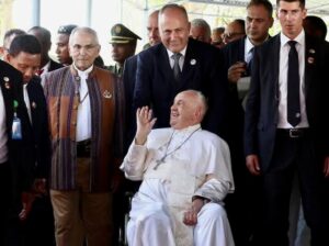 Paus Fransiskus saat tiba di Timor Leste