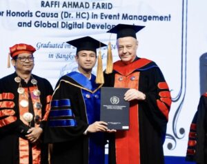 Raffi Ahmad terima gelar Doktor