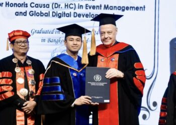 Raffi Ahmad terima gelar Doktor
