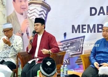 Ustaz-Hilman-Fauzi-beri-kajian-di-Masjid-Hasanuddin-Madjedie