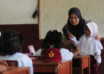 Bantuan guru belum bersertifikasi