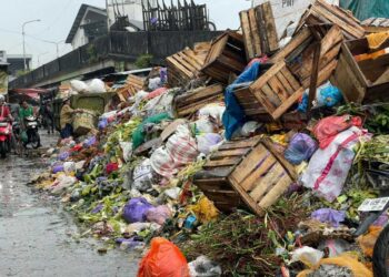 Sampah di pasar antasari