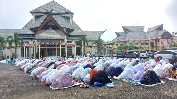 Pelaksanaan-Sholat-Ied-di-Kantor-DPRD-Kabupaten-Tabalong
