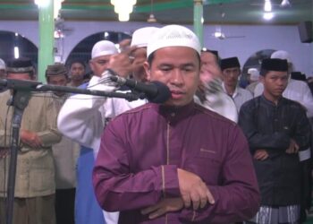 Orang tak dikenal ganggu imam salat
