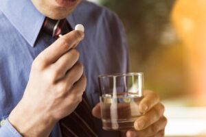 Mengonsumsi Obat Saat Sakit