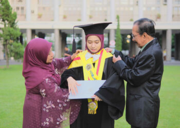 Lulusan tercepat ugm