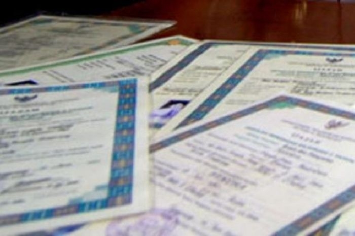 Perusahaan tahan ijazah