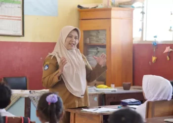 Guru Minta Usia Pensiun Guru Diperpanjang