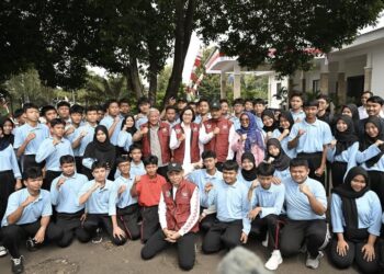 Menteri Sosial (Mensos) Saifullah Yusuf dan Menteri Keuangan