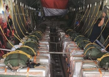 Proses penerjunan bantuan kemanusiaan