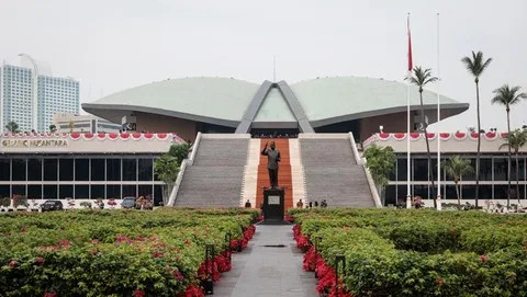 Tunjangan DPR naik