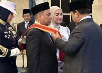 Haji Isam Dianugerahi Gelar Bintang Mahaputra Utama