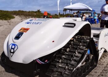 Robot pembersih pantai di Bali