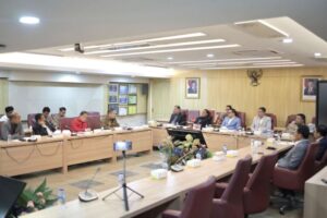 DPR Kalsel bawa tuntutan kalsel