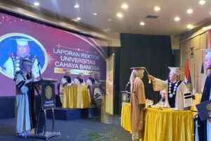 Wisuda Universitas Cahaya Bangsa