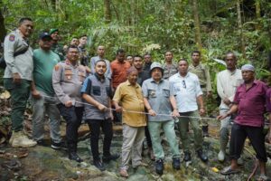 ditemukan batu giok seberat 5.000 ton