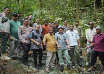 ditemukan batu giok seberat 5.000 ton