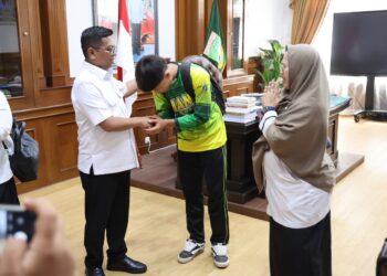 Gubernur Banten memediasi Kepala SMAN 1 Cimarga dan siwa terkait pelanggaran kedisiplinan di lingkungan sekolah