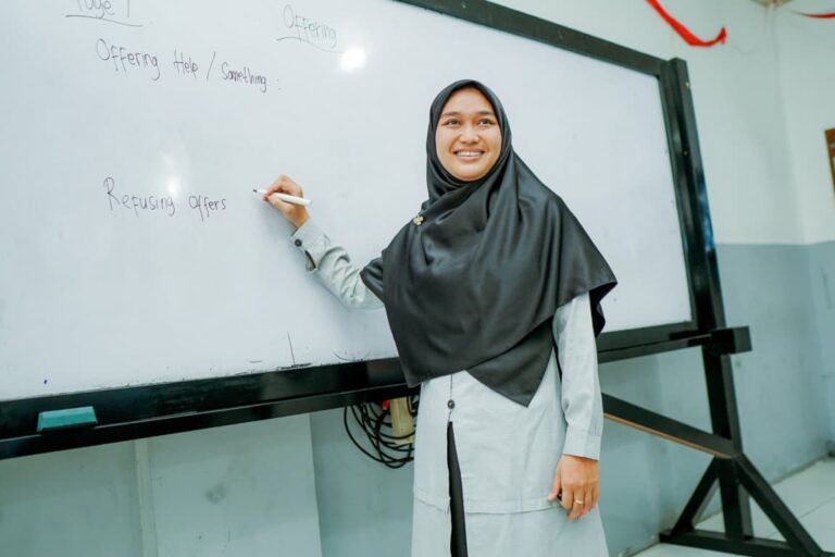 Positif! Tahun Depan Insentif Guru Honorer Naik. Segini Nominalnya!