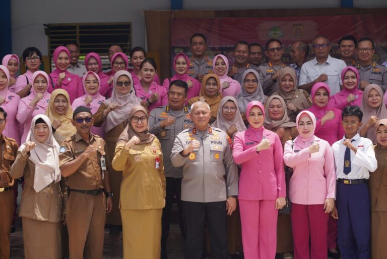 Pastikan Aman dan Sehat, Kapolda Kalsel dan Wali Kota Banjarbaru Turun Langsung Nikmati Menu MBG di SMPN 5 Banjarbaru