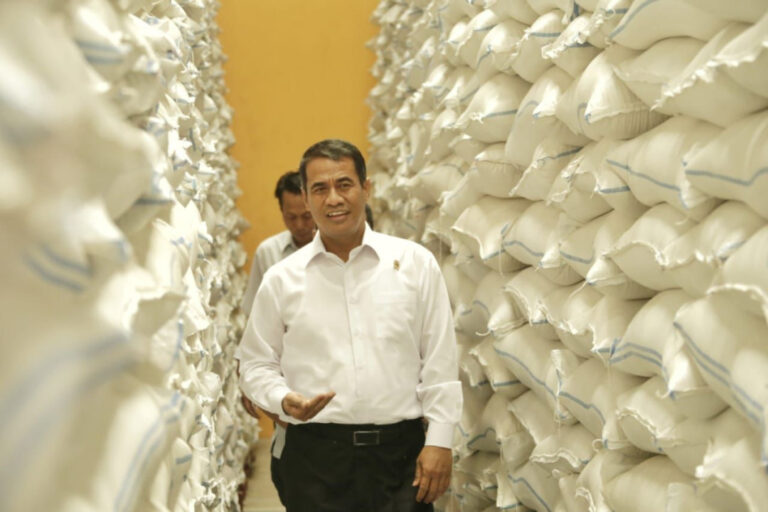 Kabar Baik! Pemerintah Resmi Turunkan Harga Pupuk Subsidi 20%!