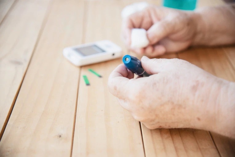 Glyra, alat pendeteksi diabetes melalui embusan nafas