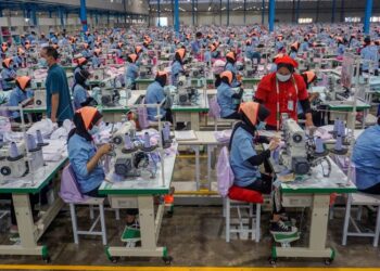 PHK PEKERJA PABRIK SEPATU