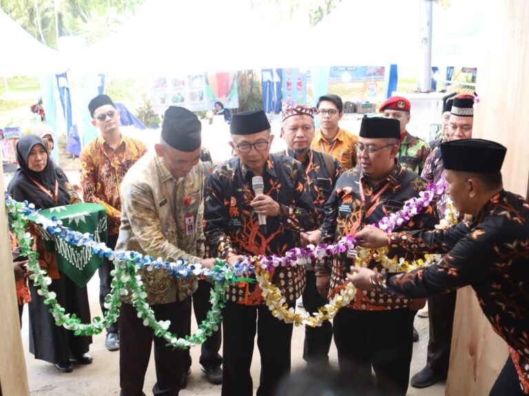 Expo Beragam Keunggulan Cabang Ranting Masjid Semarakkan CRM Award VI 2025 di Banjarmasin