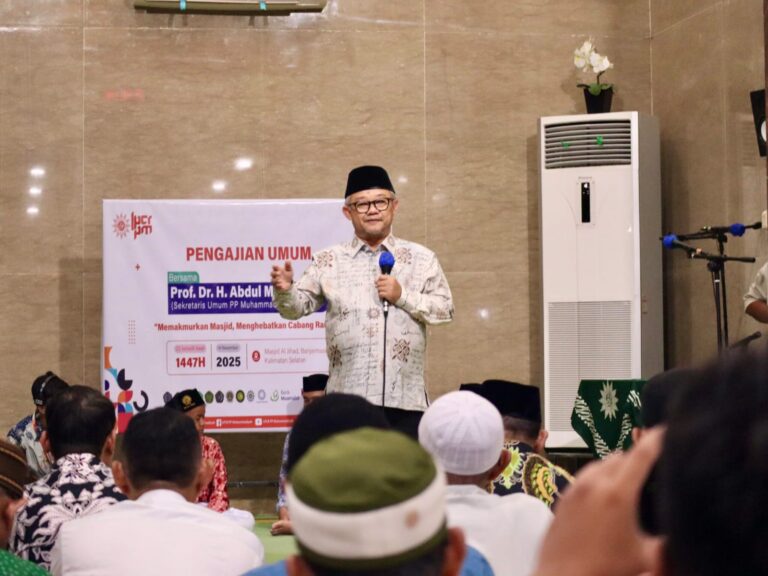Abdul Mu’ti Isi Kajian Umum di Masjid Al Jihad Banjarmasin hingga Keliling Expo CRM Award VI