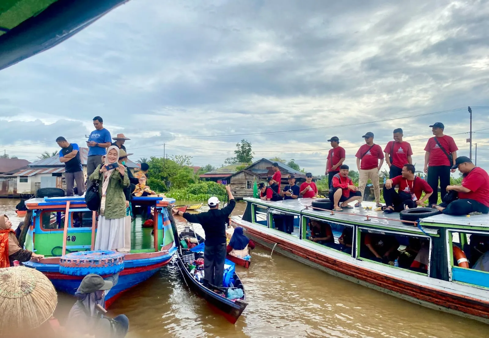 Peserta CRM Award VI kunjungi Pasar Terapung Lok Baintan