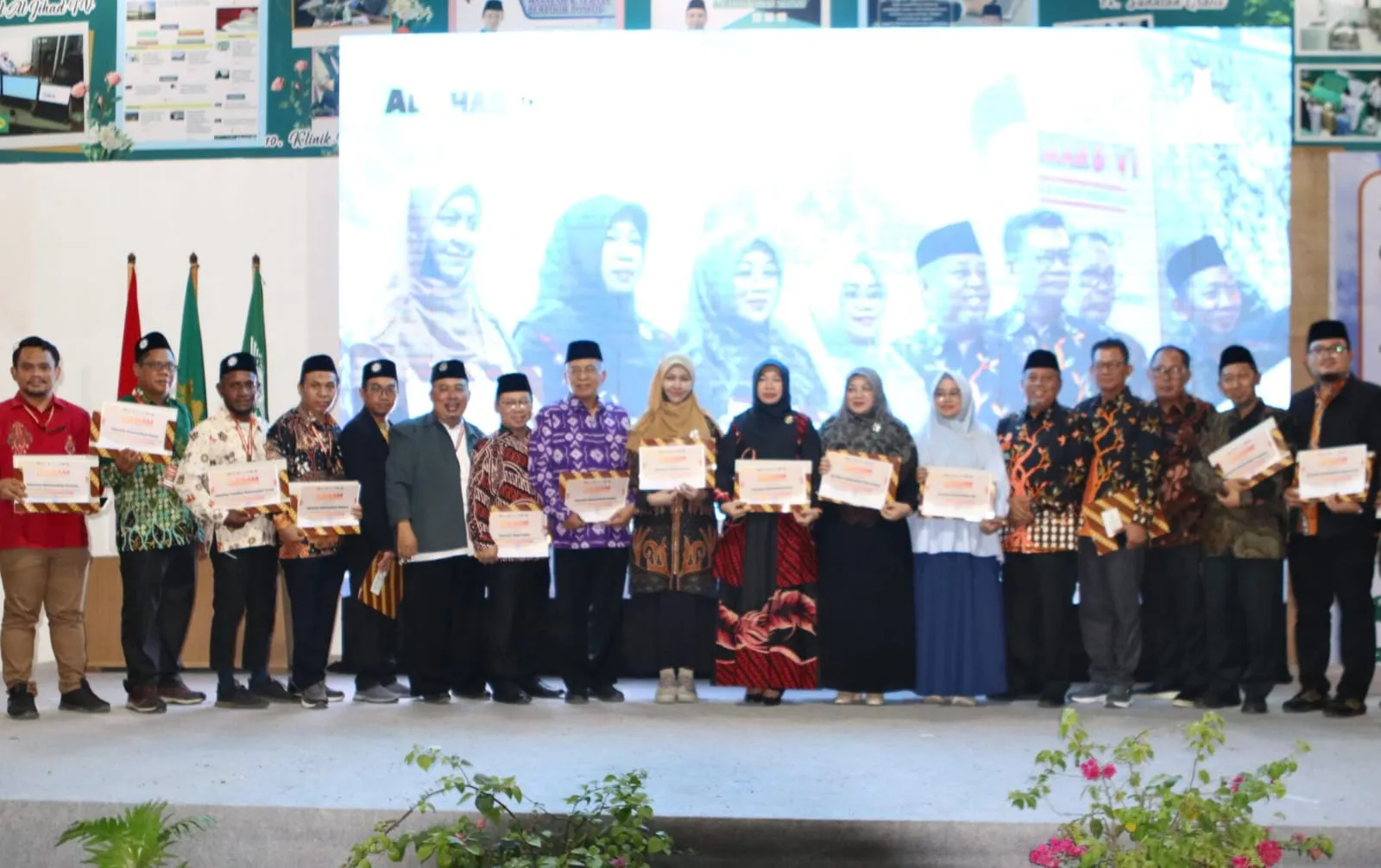 PTMA yang menerima penghargaan PTMA Peduli Cabang Ranting Masjid Muhammadiyah