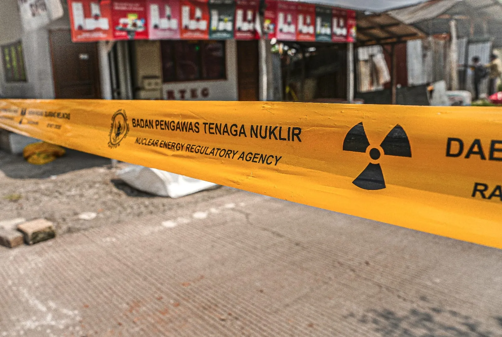 Ilustrasi penanganan Badan Pengawas Tenaga Nuklir [Bapeten]. [Foto: Kementerian Lingkungan Hidup]
