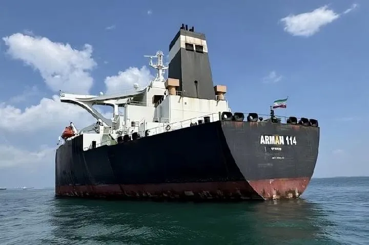 Kapal supertanker MT Arman 114
