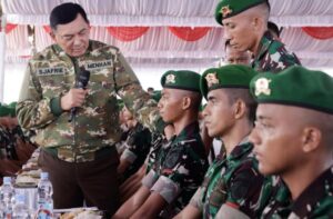 Sjafrie Sjamsoeddin tinjau Yonif TP 828/BWM