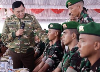 Sjafrie Sjamsoeddin tinjau Yonif TP 828/BWM