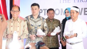 Acara ekspor perdana PT Home Well Indonesia