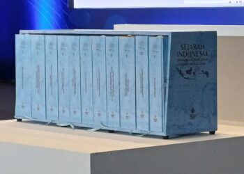 Menbud Fadli Zon  Resmi Rilis Buku Penulisan Ulang Sejarah Indonesia [Foto: Kompas]