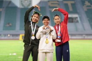 Pemenang nomor 100 meter lari gawang putr