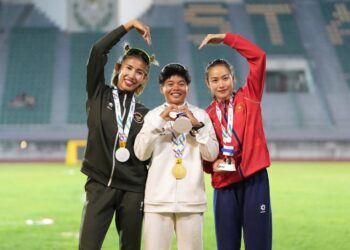 Pemenang nomor 100 meter lari gawang putr
