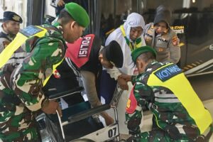 Petugas haji Polri dan TNI